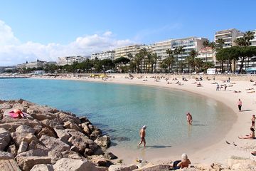 Vue sur la plage de Cannes