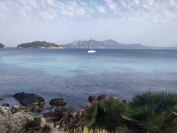 Vue sur la baie depuis la plage de Formentor à Majorque