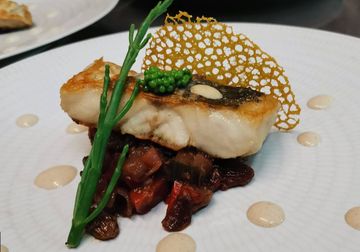Plat de poisson dans un restaurant à Inca