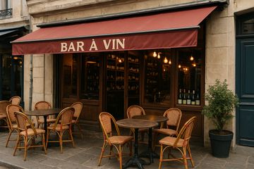 Vue extérieure sur un bar à vin à Tours