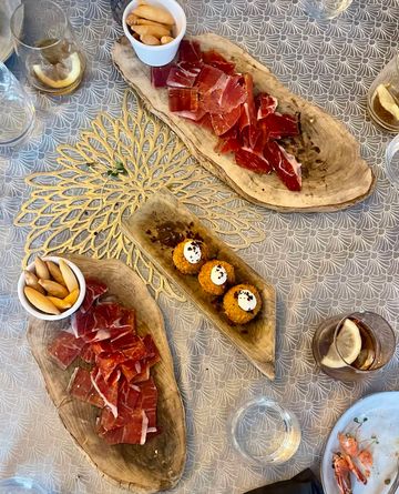 Planches de jambon ibérique dans un restaurant à Soller
